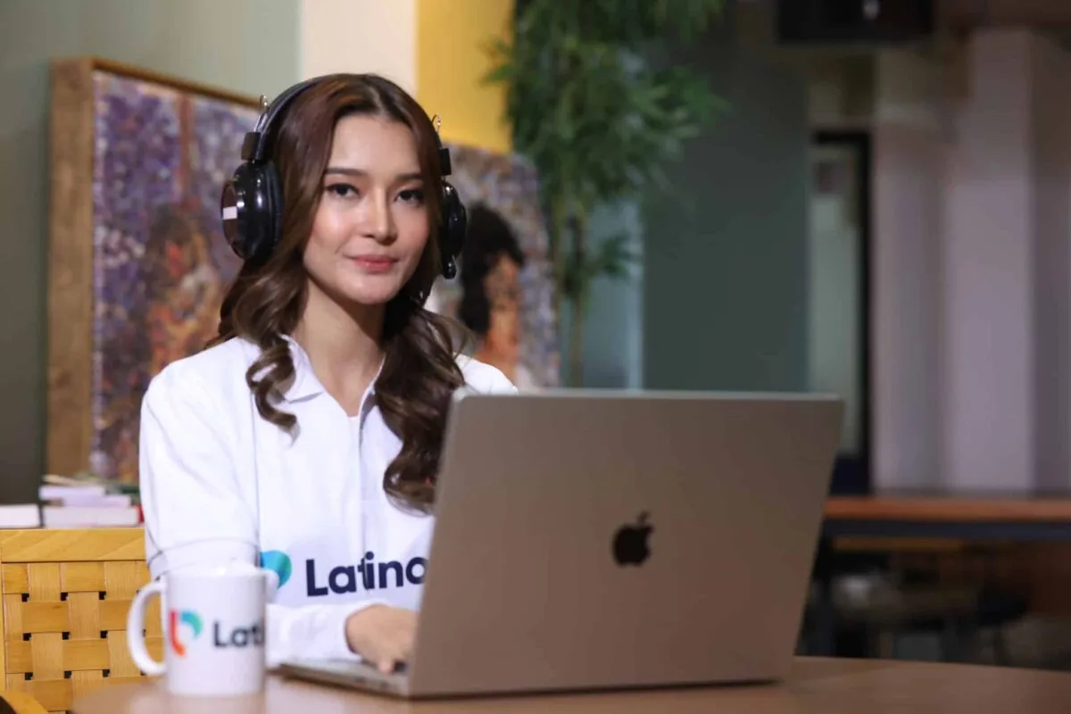 a virtual assistant in paralegal department