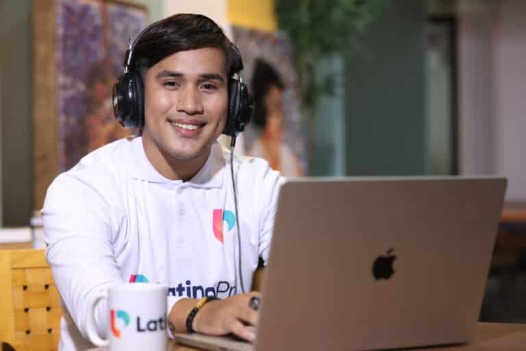 Smiling assistant ready to help you with legal assistant interview questions at LatinoPro’s virtual office.