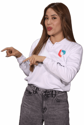 Woman points left, promoting the Latino Pro virtual receptionist service