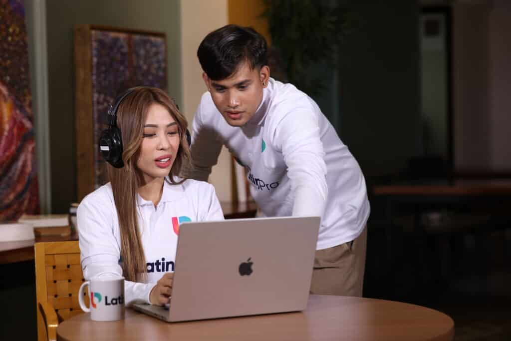 Latino Pro VA helping a client