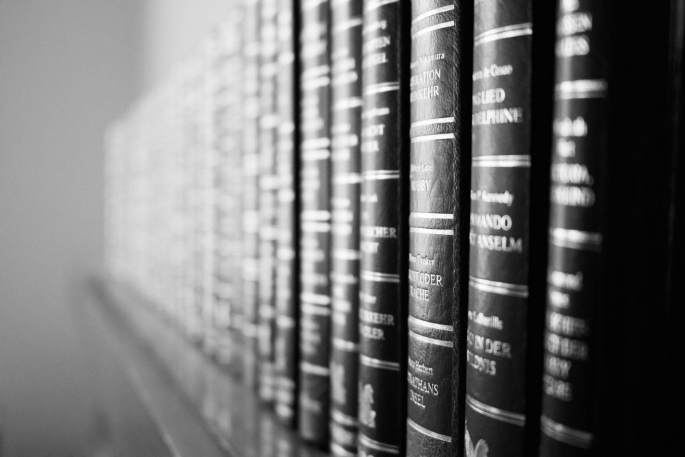 The Complete Guide to Hiring a Virtual Assistant for Lawyers