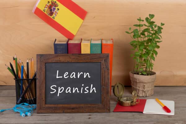 how to say hi in spanish